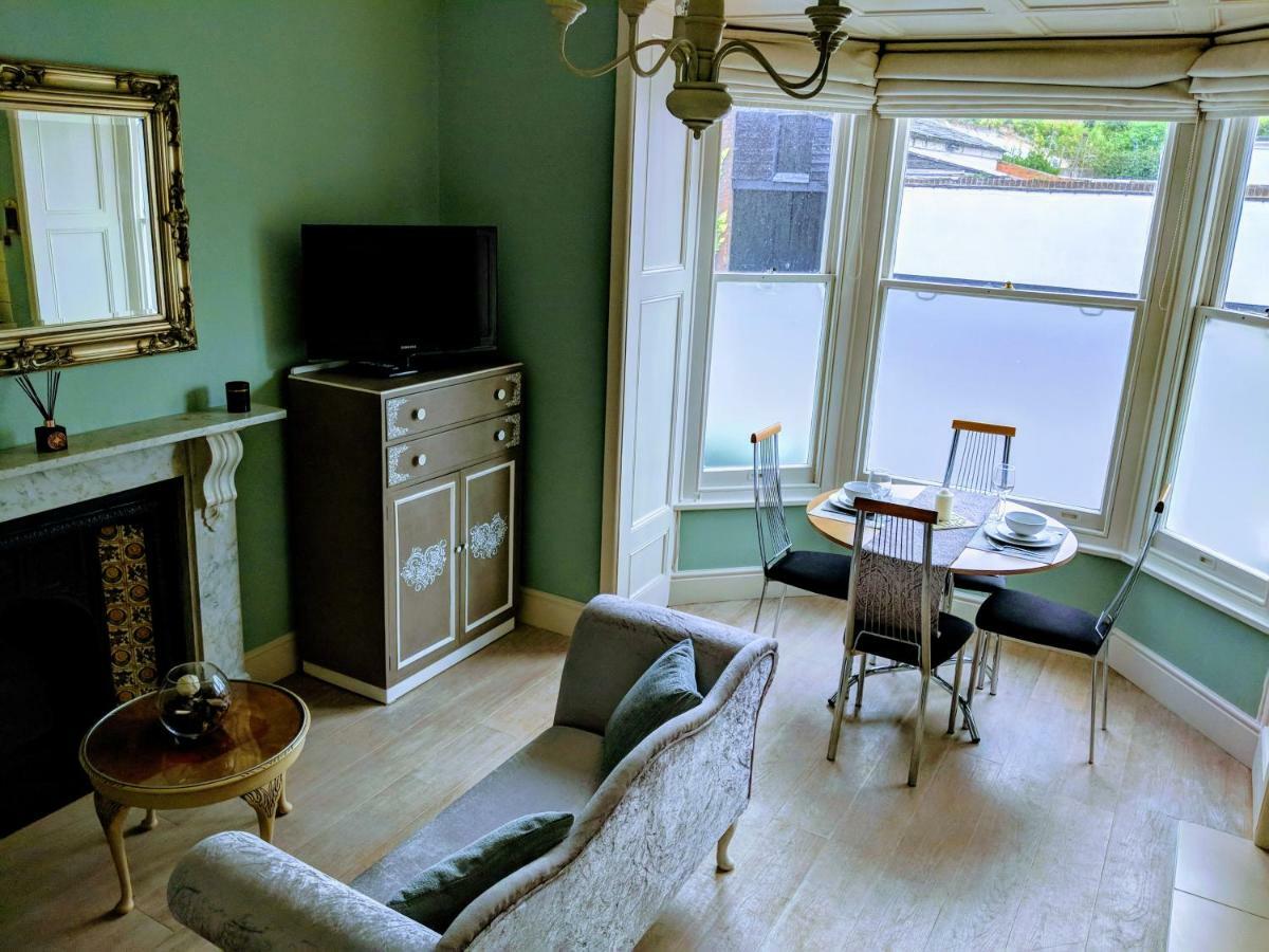 Beautiful One Bedroom Ground Floor Apartment With Parking Exeter Bagian luar foto