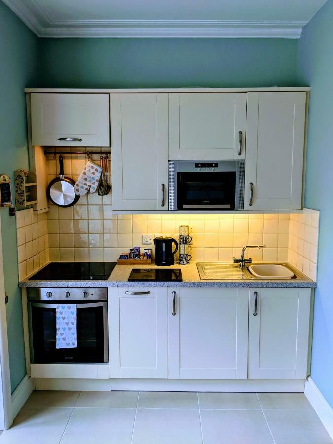 Beautiful One Bedroom Ground Floor Apartment With Parking Exeter Bagian luar foto