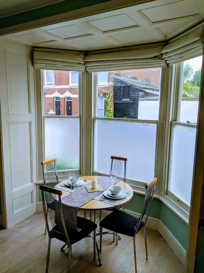 Beautiful One Bedroom Ground Floor Apartment With Parking Exeter Bagian luar foto